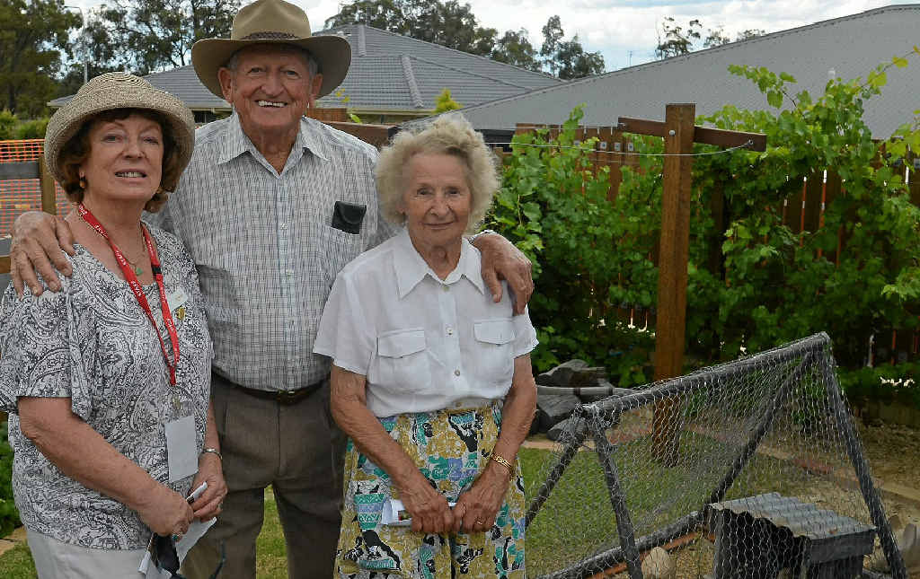 GREAT GARDENS: Regency Park resident Judy Pearse shows visitors Les and Beryl Gwynne the 50s style Aussie garden. GREAT GARDENS: Regency Park resident Judy Pearse shows visitors Les and Beryl Gwynne the 50s style Aussie garden.